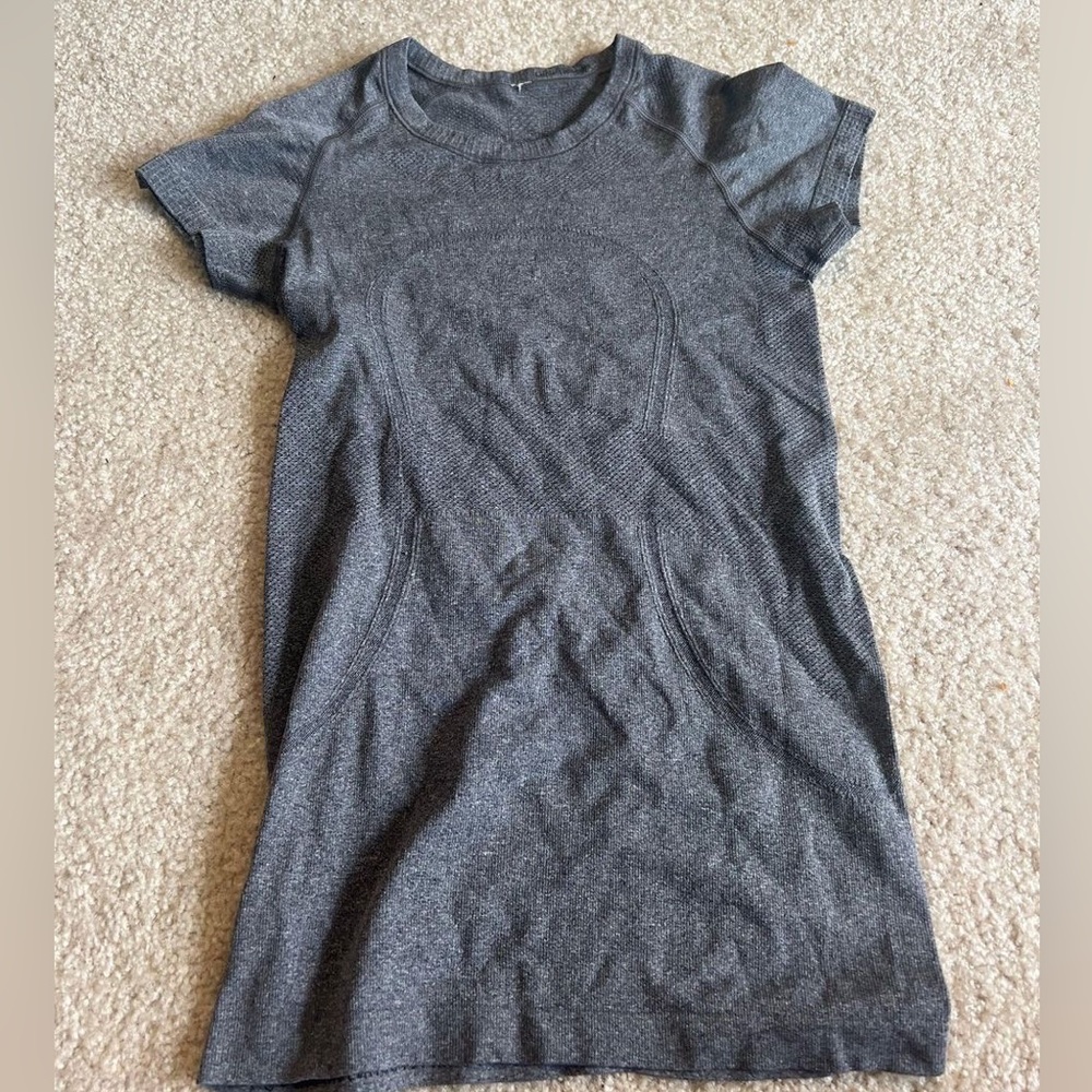 Lululemon swiftly top